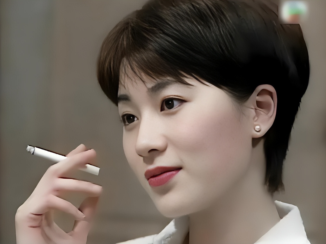 港圈短发美女_短发女明星机场_短发造型经典女星