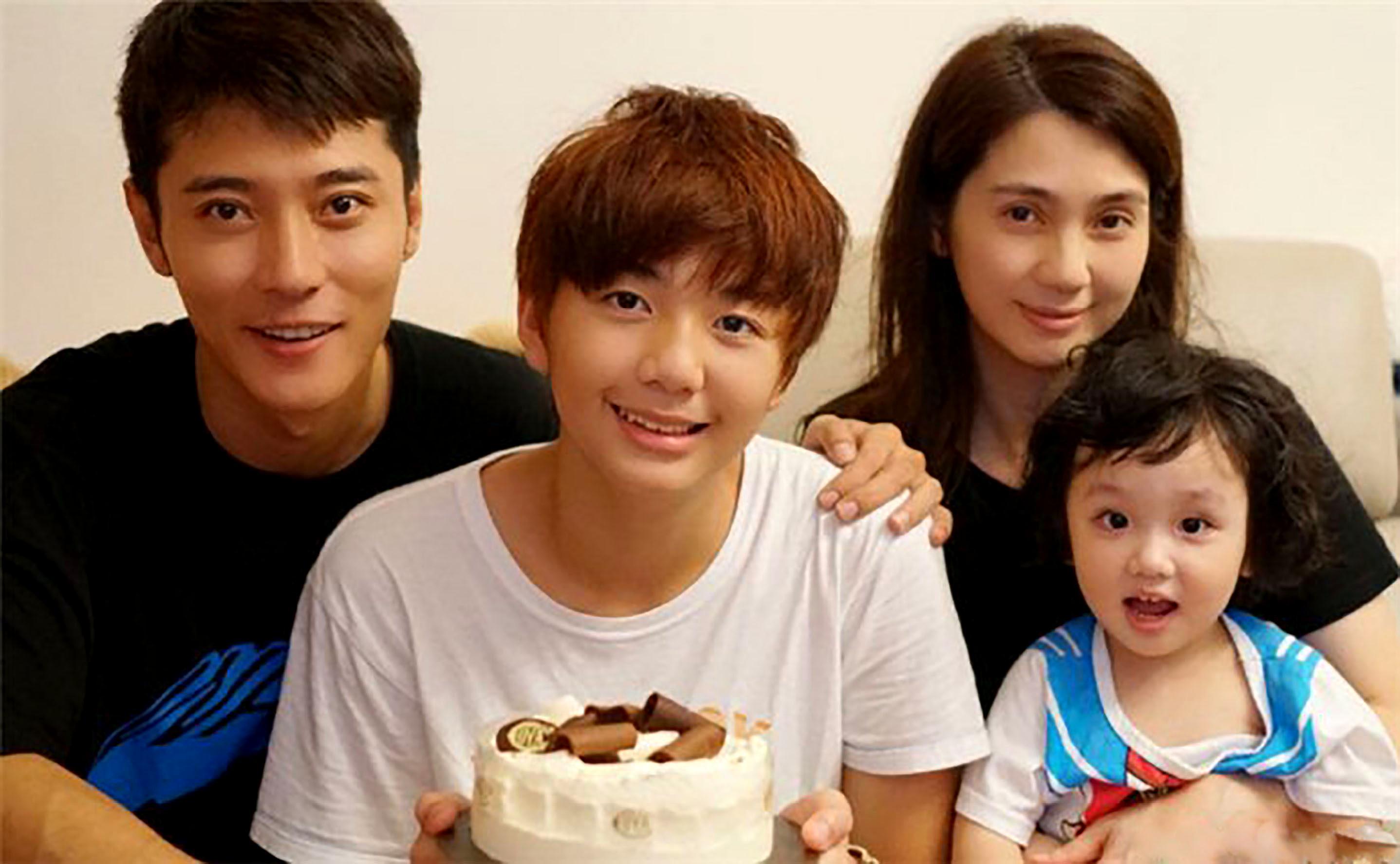 娱乐圈五一大瓜事件_51吃瓜热门大瓜,_黄老师泪洒直播间真相