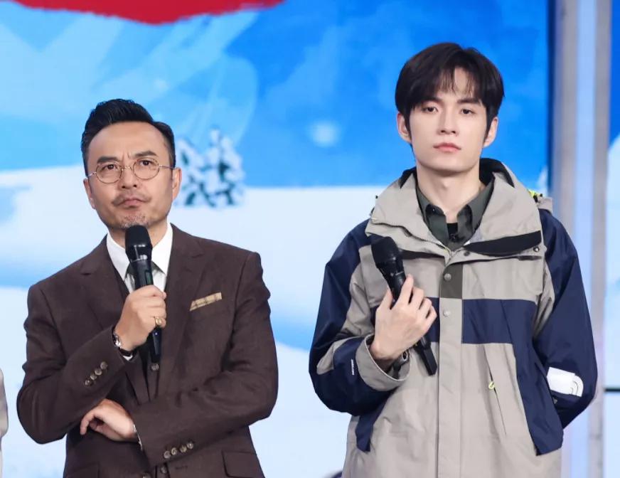 明星媒体关系紧张分析_娱乐圈媒体红黑榜2021_明星的黑料有什么,